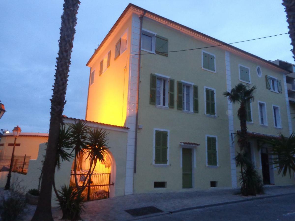 L'Ilot Fleuri Hotel Le Lavandou Exterior foto
